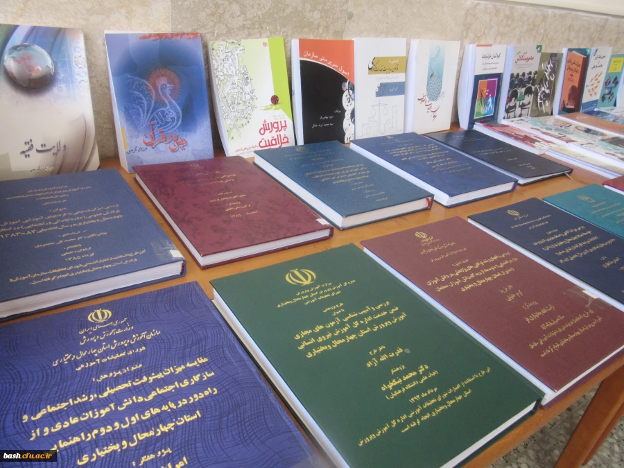 برگزاری نمایشگاه کتاب و آثار تالیفی و پژوهشی  2