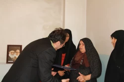 دیدار دکتر مهر محمدی با خانواده شهید حیدر رییسی (مرداد1393-شهرکیان)