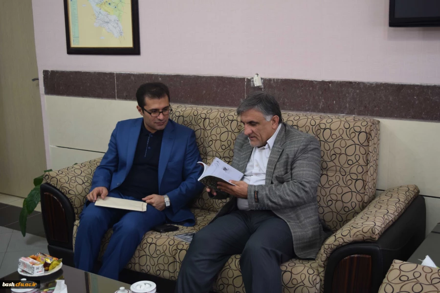 بازدید مسوول حوزه ی هنری استان از پردیس بحرالعلوم شهرکرد 2