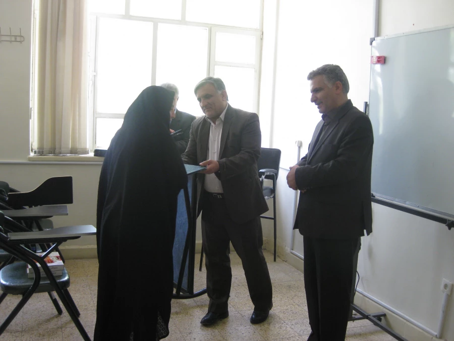 تقدیر از دانشجویان برتر علمی دوره کارشناسی ناپیوسته 2