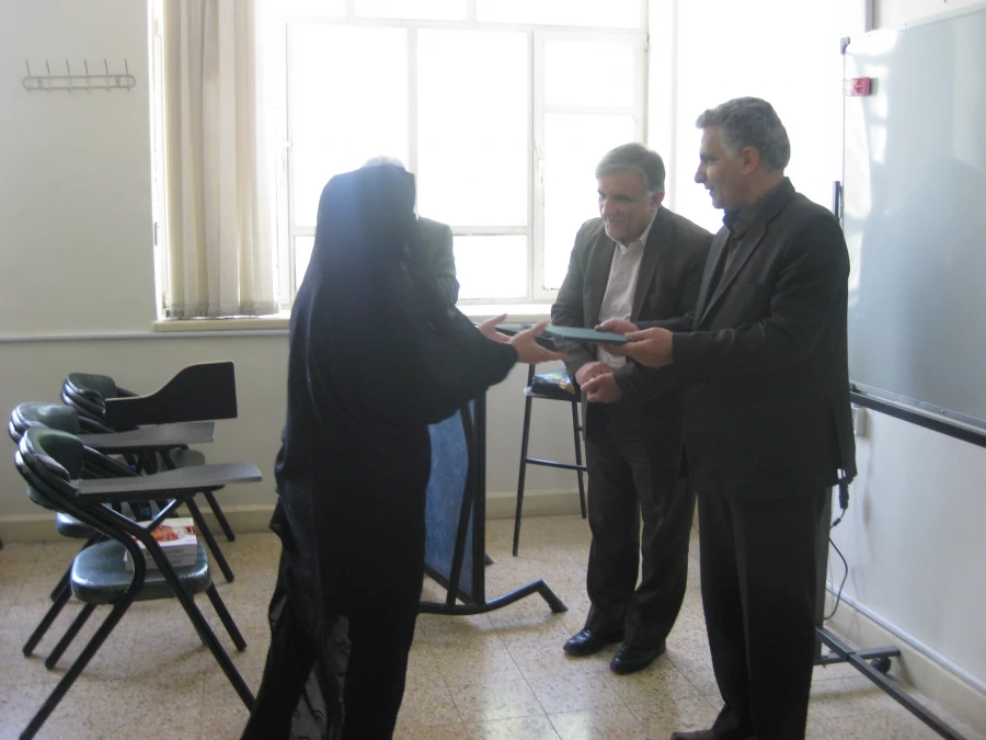 تقدیر از دانشجویان برتر علمی دوره کارشناسی ناپیوسته 3