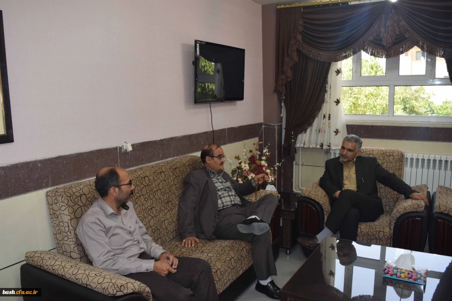 دیدار معاون اداره کل آموزش وپرورش استان و دکتر قربان پور  2