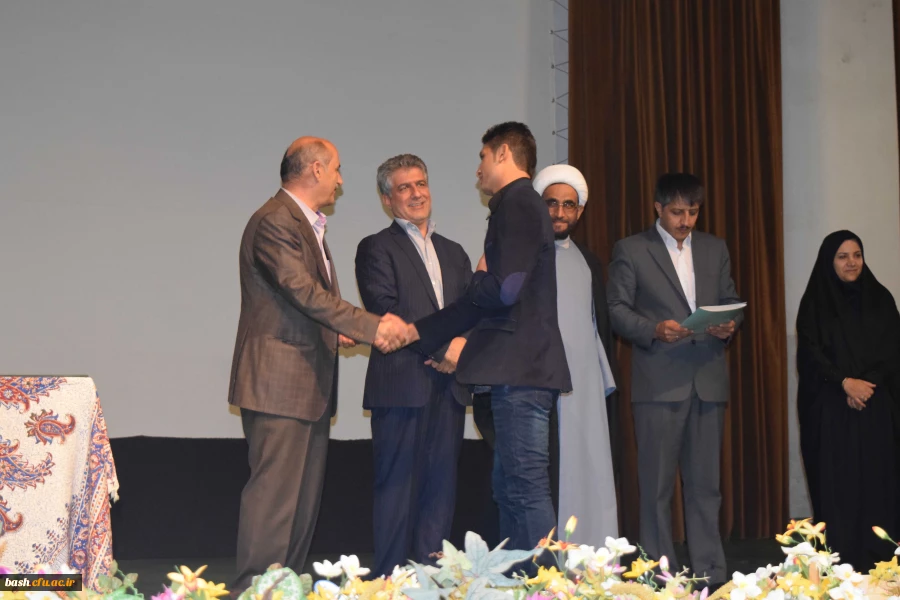 امام جمعه شهرکرد : 

برخی فضاهای آموزشی و دانشگاهی نیروی انسانی مجرب پرورش نمی دهد 2