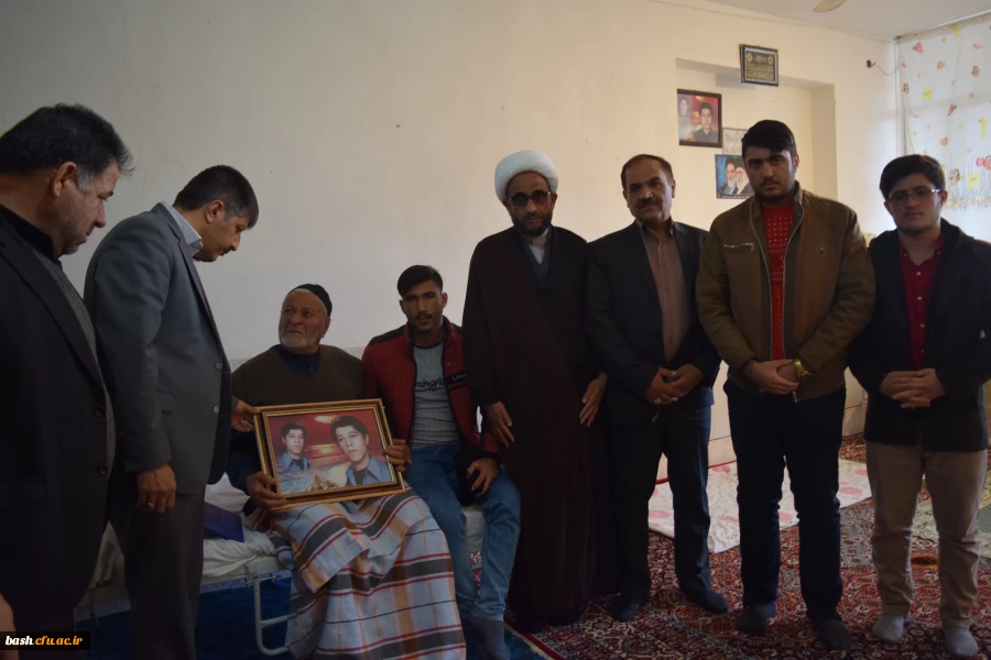 دیدار با خانواده شهید ابوالفضل احمدی به مناسبت روز دانشجو