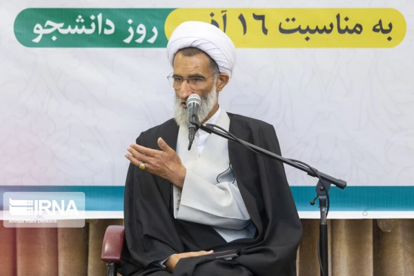 دیدار دانشجویان دانشگاه فرهنگیان با نماینده ولی فقیه و امام جمعه شهرکرد به مناسب 16آذر، روز دانشجو 3