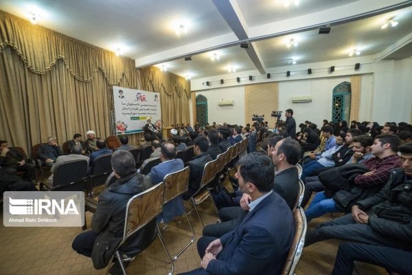 دیدار دانشجویان دانشگاه فرهنگیان با نماینده ولی فقیه و امام جمعه شهرکرد به مناسب 16آذر، روز دانشجو 4